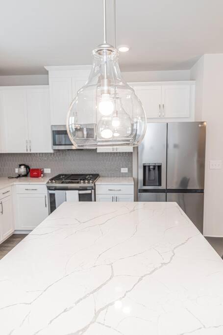 New Spacious 3 Bedroom Suite Garage Parking Free Wi-Fi Office Space And Patio View Duluth Exterior foto